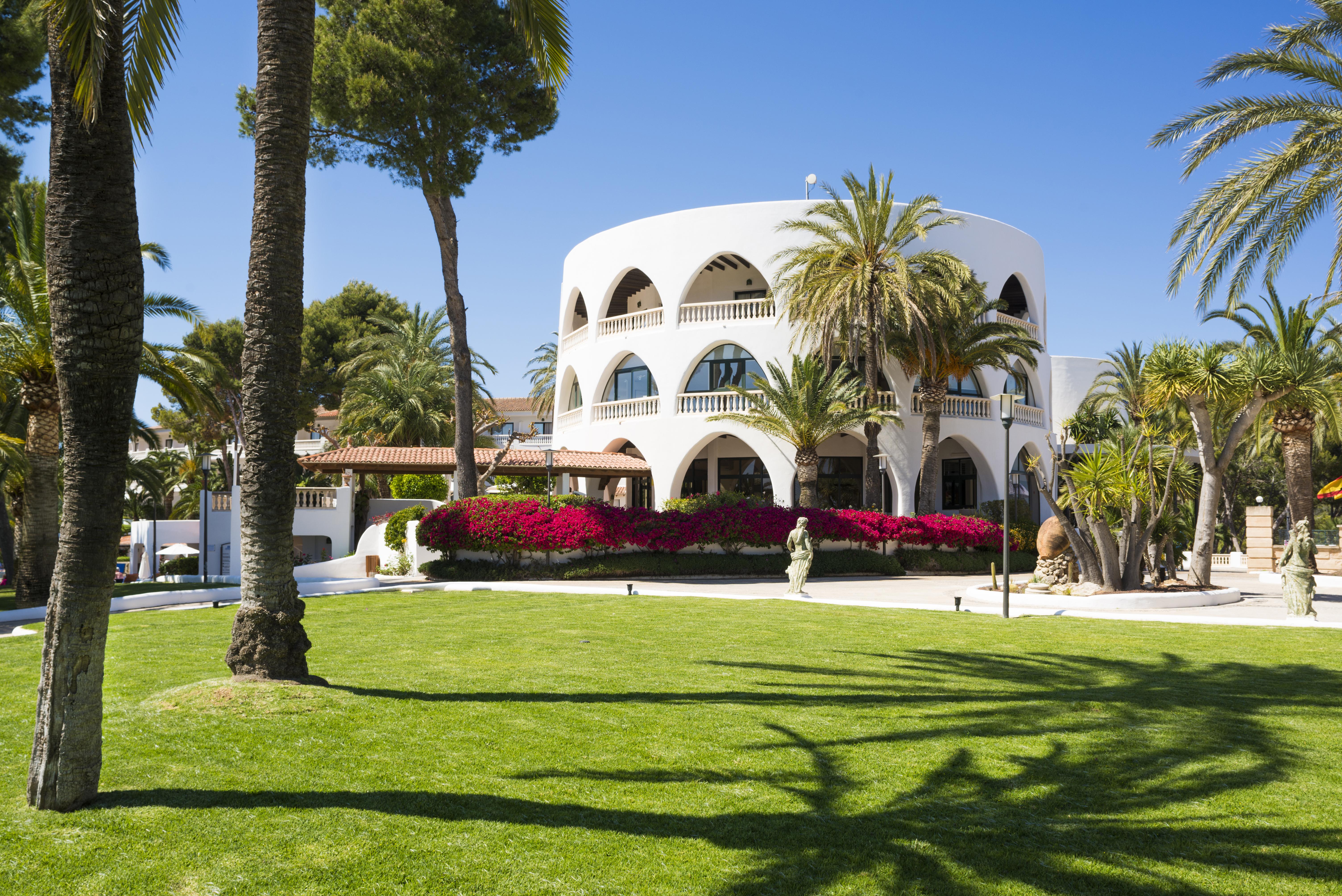 Hilton Mallorca Galatzo Peguera Exterior photo Club de Regates de Mahón